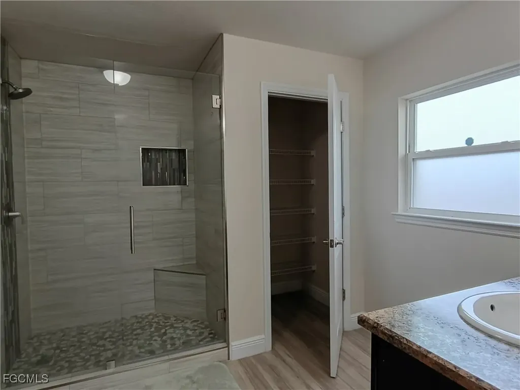 1426 NE 5th Place Cape Coral FL 33909
