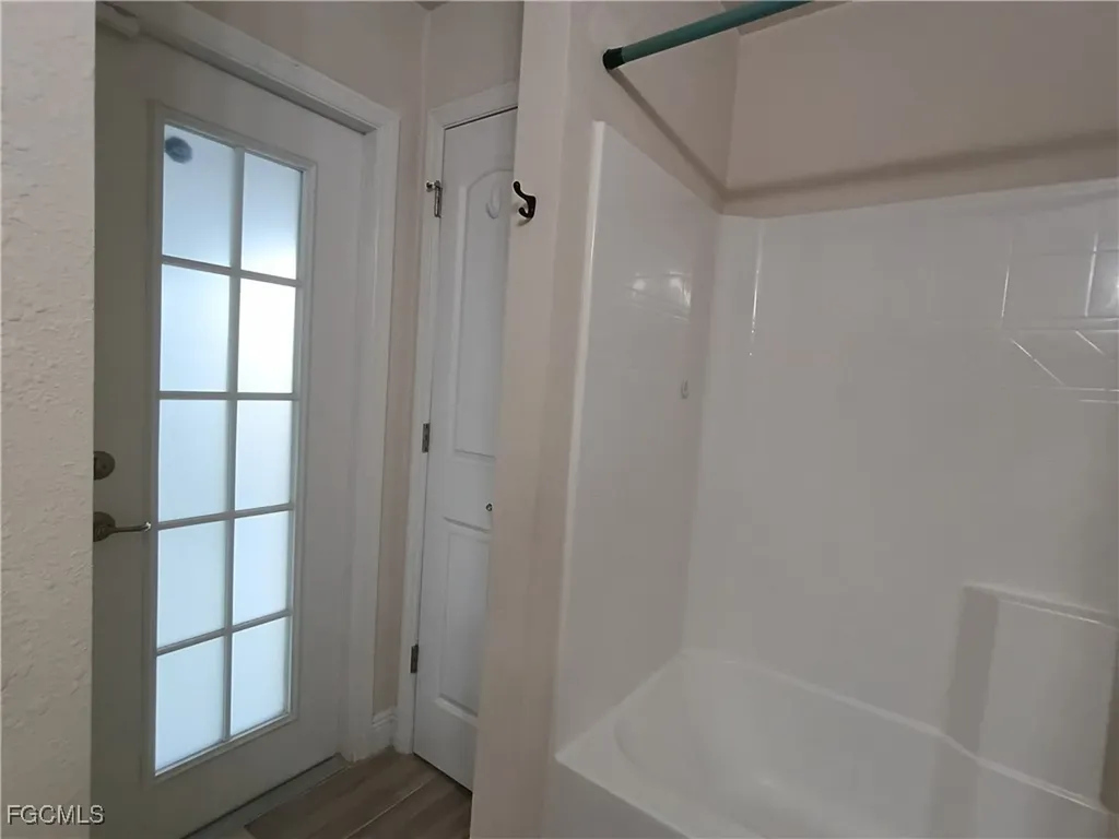 1426 NE 5th Place Cape Coral FL 33909