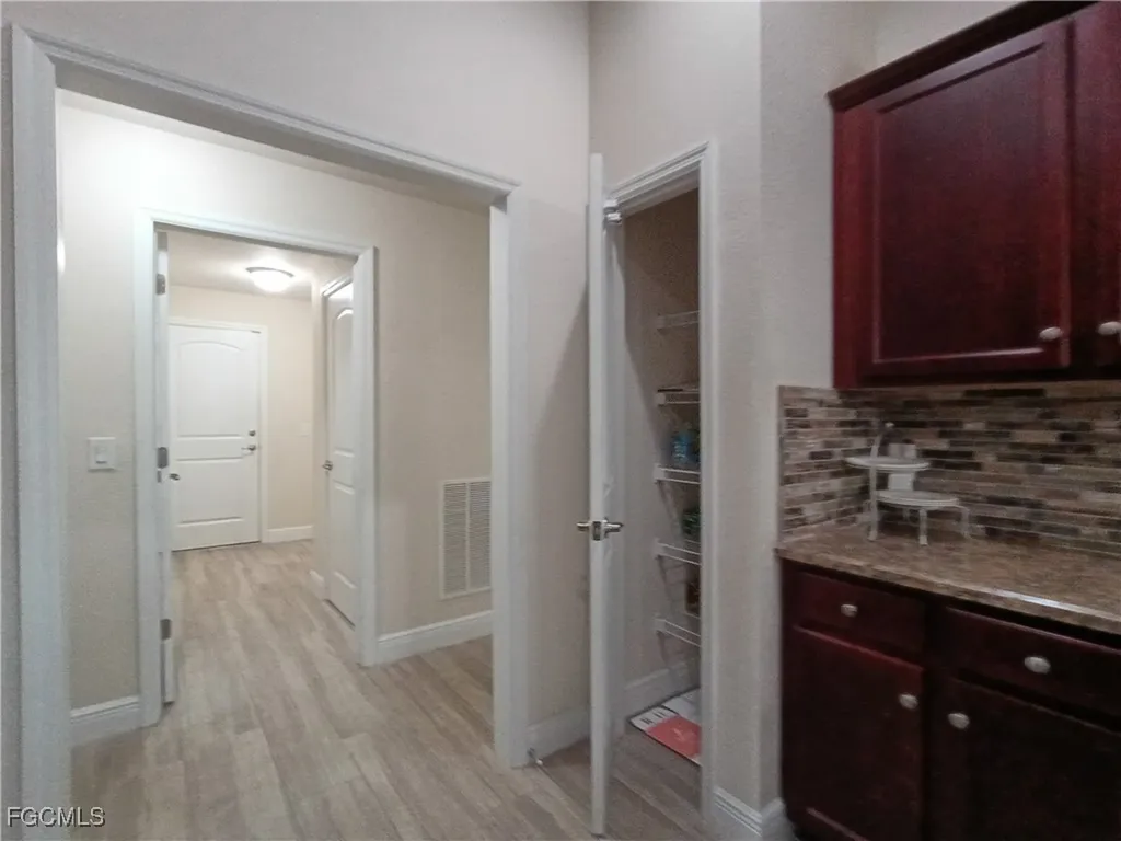 1426 NE 5th Place Cape Coral FL 33909