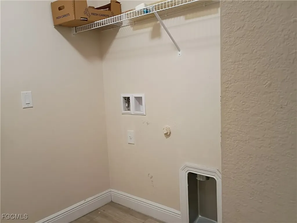 1426 NE 5th Place Cape Coral FL 33909