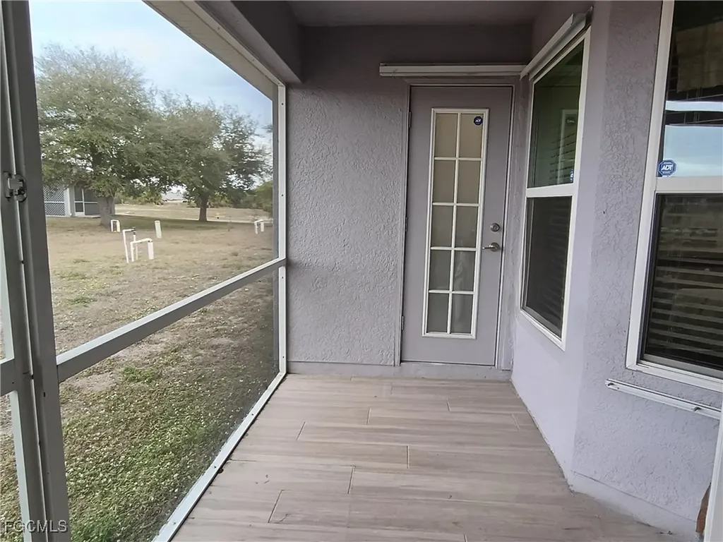 1426 NE 5th Place Cape Coral FL 33909