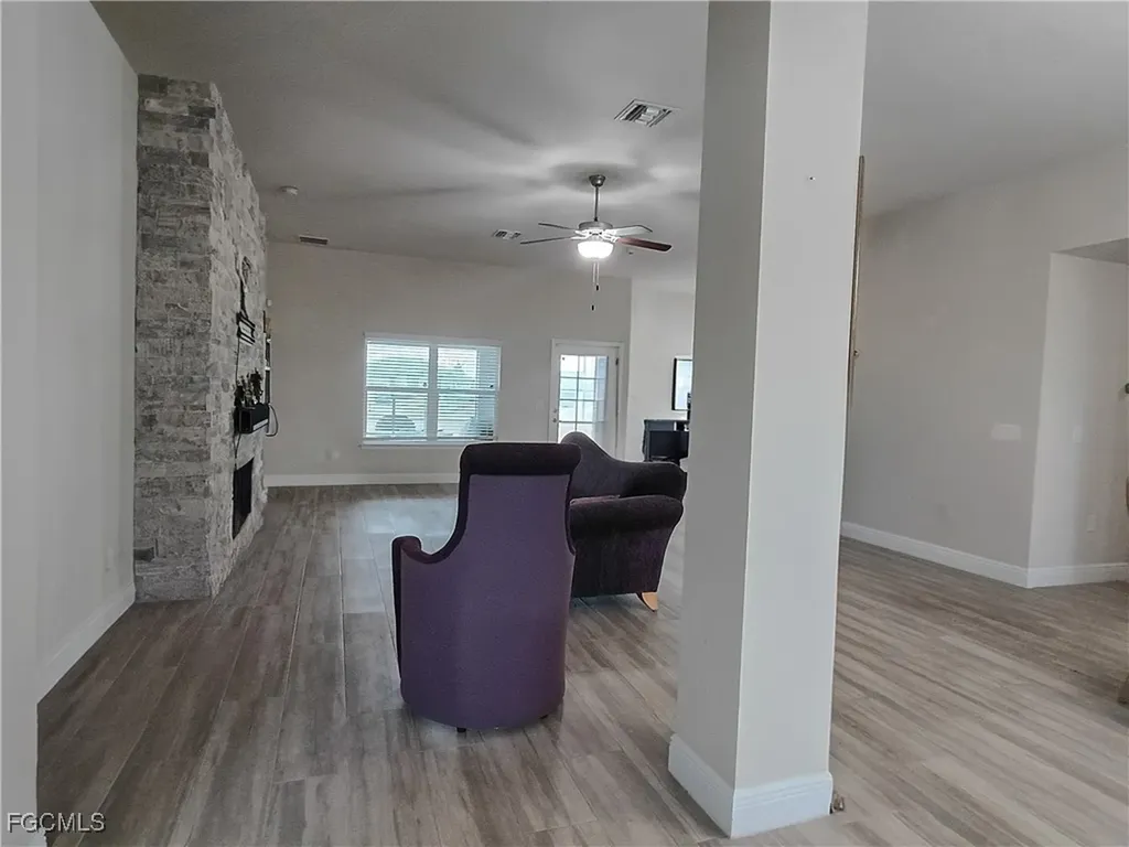 1426 NE 5th Place Cape Coral FL 33909
