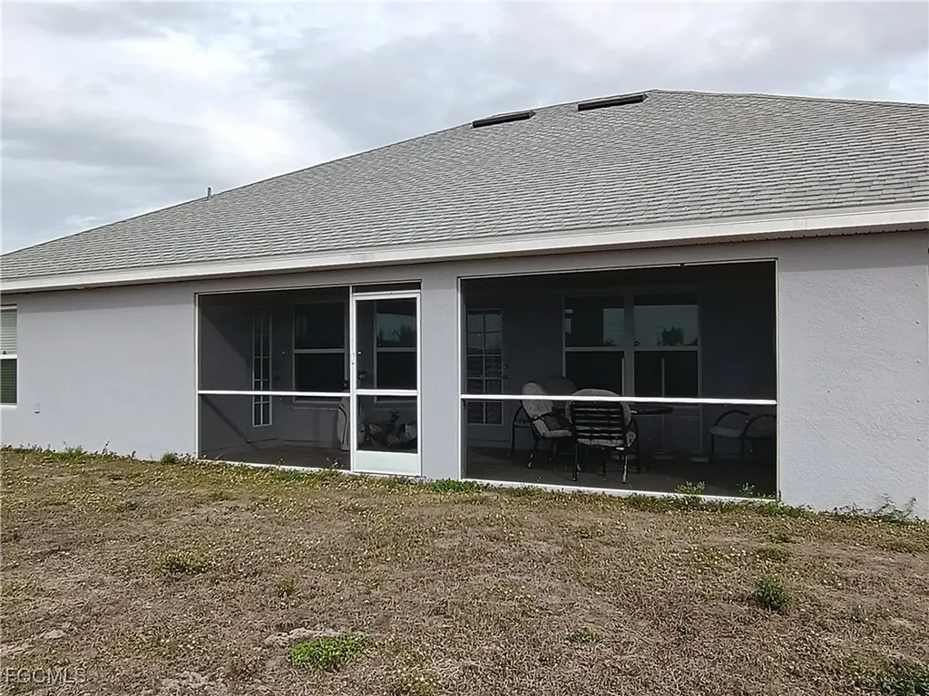 1426 NE 5th Place Cape Coral FL 33909