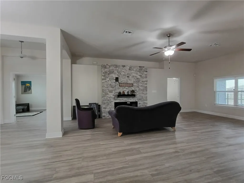 1426 NE 5th Place Cape Coral FL 33909