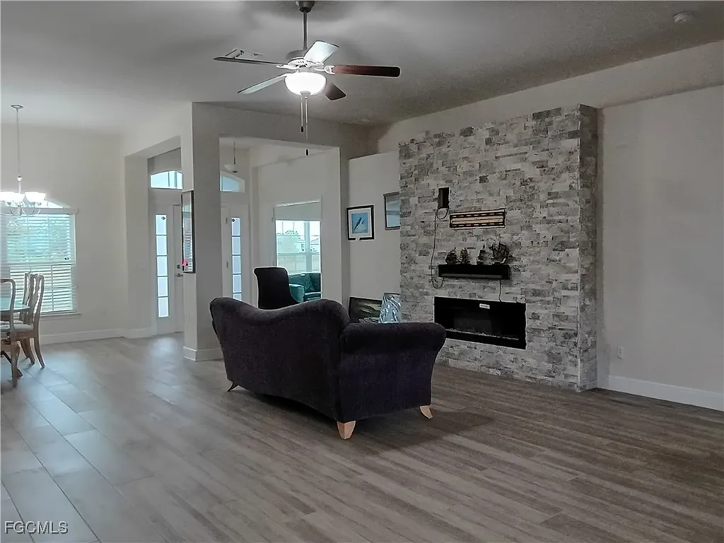 1426 NE 5th Place Cape Coral FL 33909