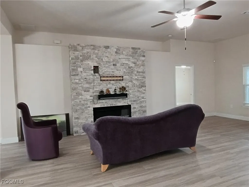 1426 NE 5th Place Cape Coral FL 33909