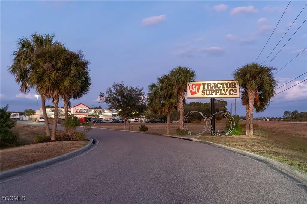 2549 W State Road 80 Labelle FL 33935