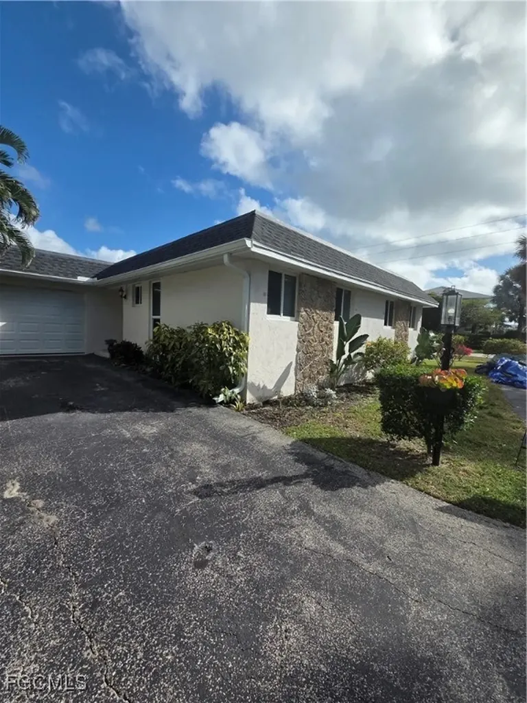 280 Lanchester Court Naples FL 34112
