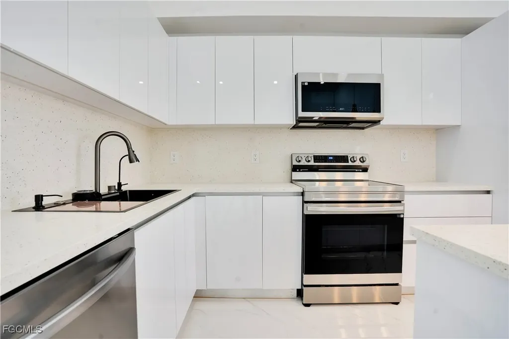4009 Jacaranda Parkway W Cape Coral FL 33993