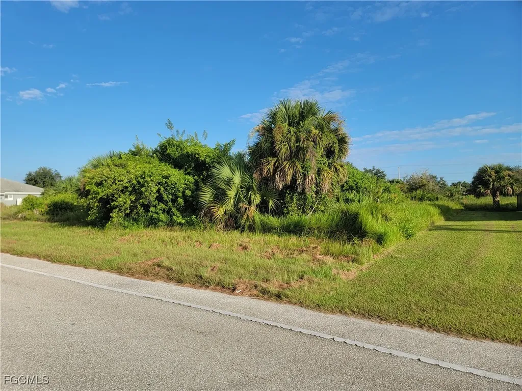 819 Milwaukee Boulevard Lehigh Acres FL 33974