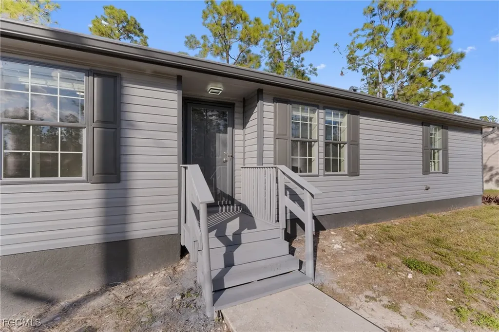 1505 E 15th Street Lehigh Acres FL 33972