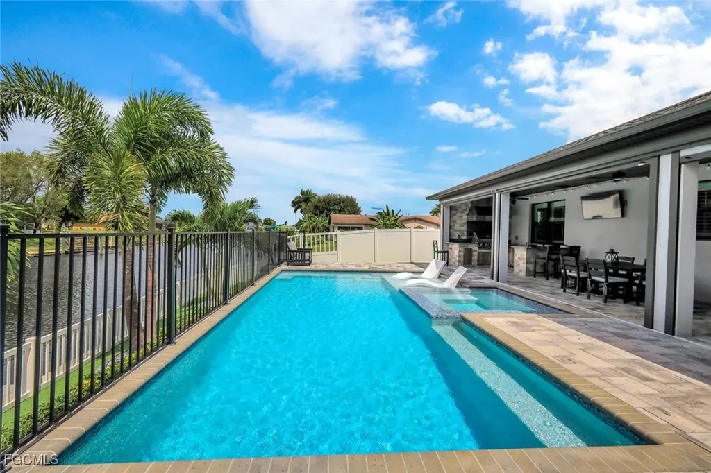 1909 SE 14th Street Cape Coral FL 33990