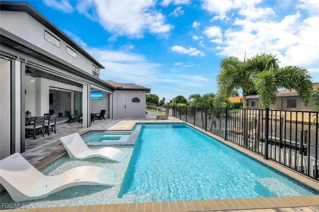 1909 SE 14th Street Cape Coral FL 33990