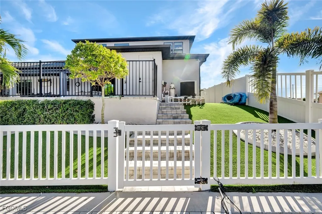 1909 SE 14th Street Cape Coral FL 33990