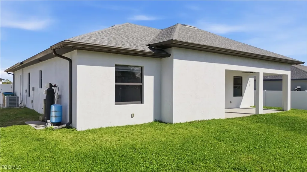 1442 NE 33rd Lane Cape Coral FL 33909