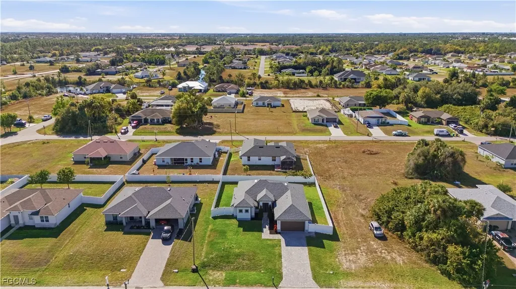 1442 NE 33rd Lane Cape Coral FL 33909