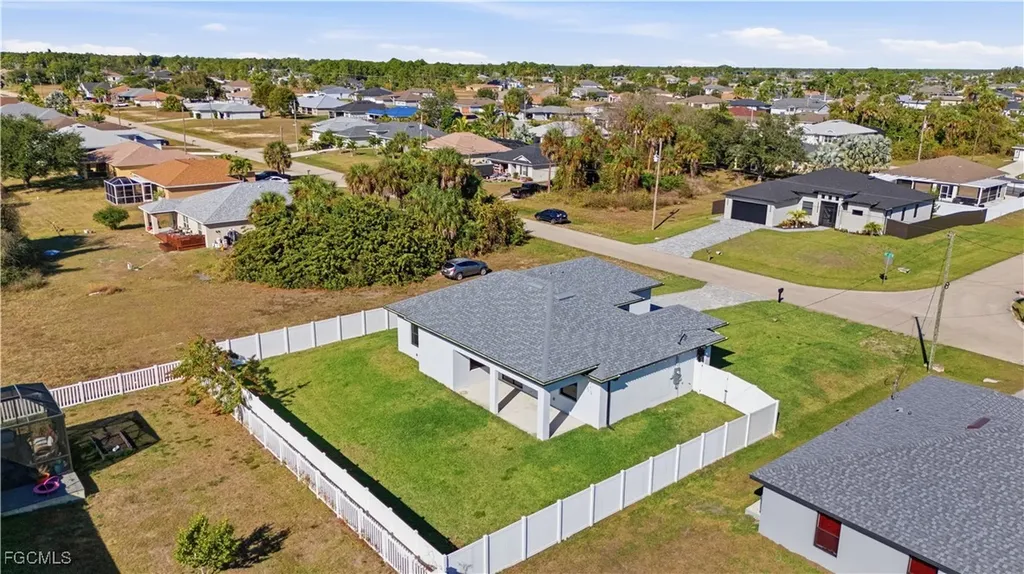 1442 NE 33rd Lane Cape Coral FL 33909