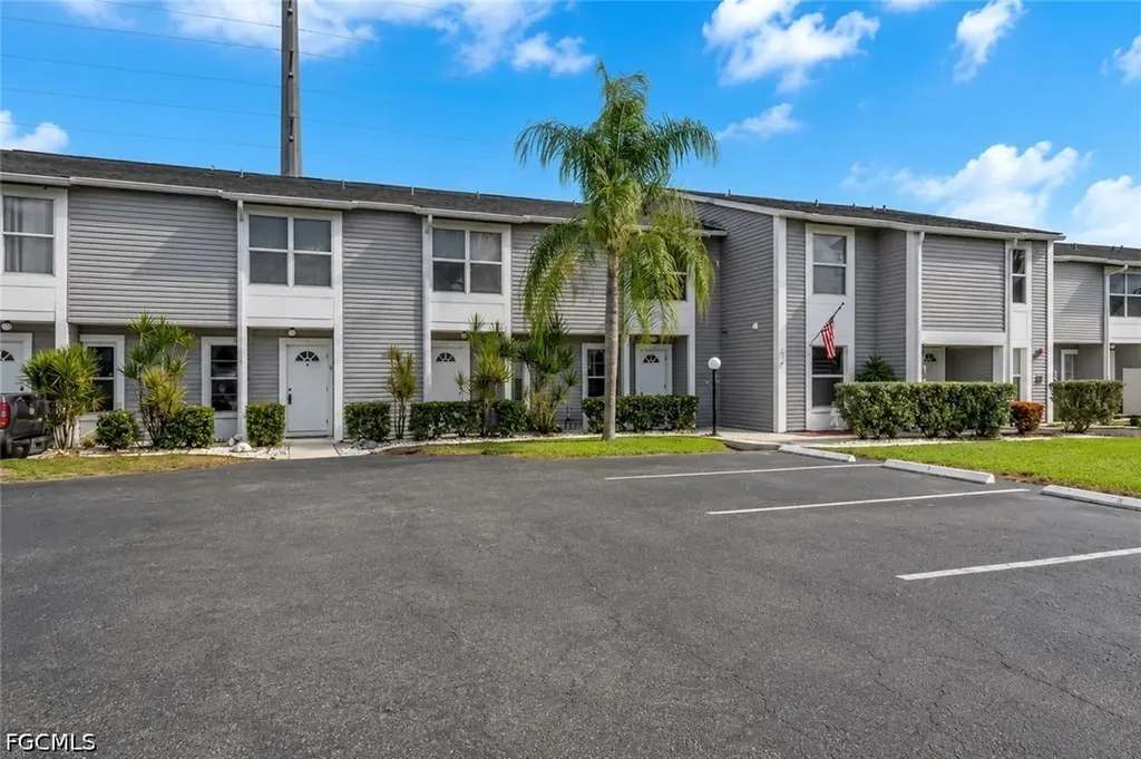 4641 SW Santa Barbara Place Cape Coral FL 33914