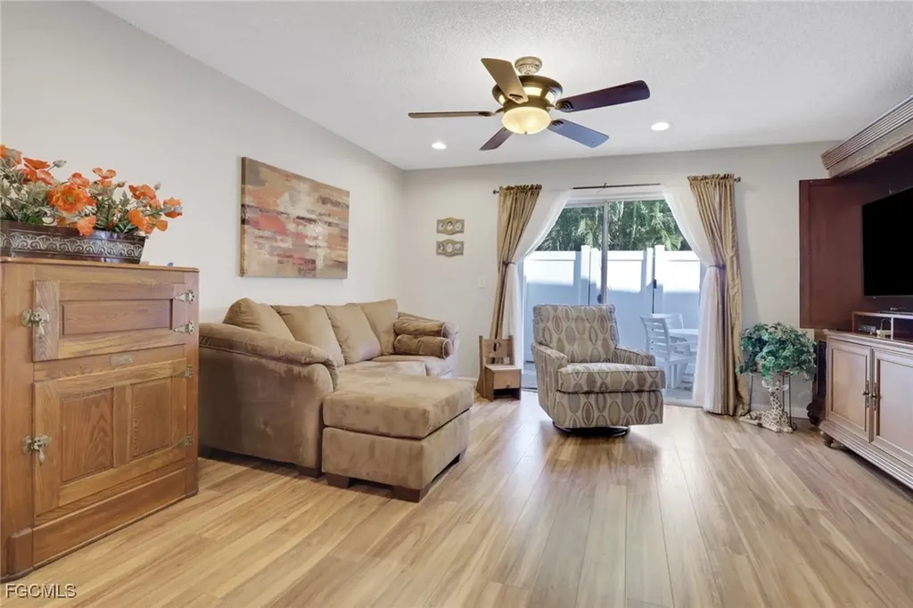 4641 SW Santa Barbara Place Cape Coral FL 33914