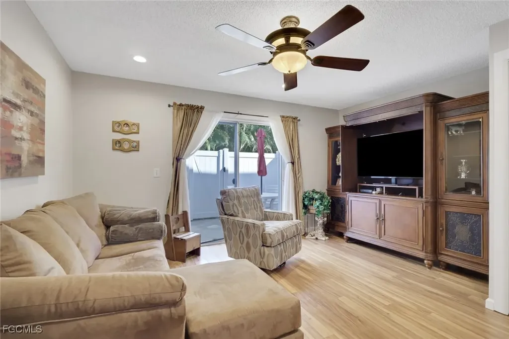 4641 SW Santa Barbara Place Cape Coral FL 33914