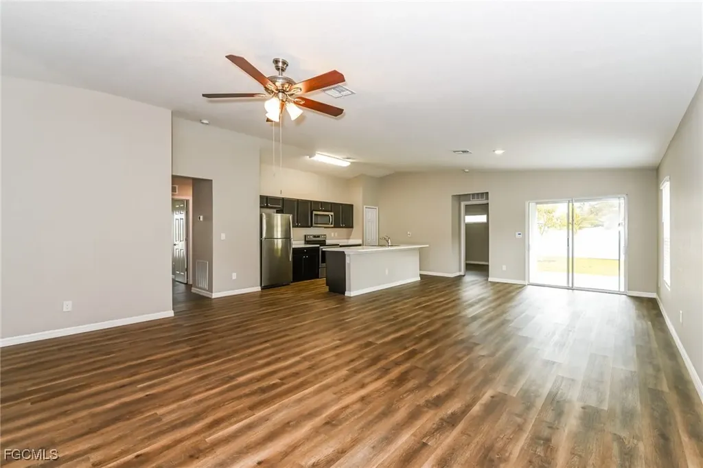 509 SW 7th Place Cape Coral FL 33991