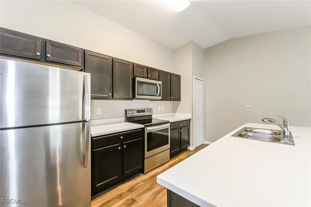 509 SW 7th Place Cape Coral FL 33991