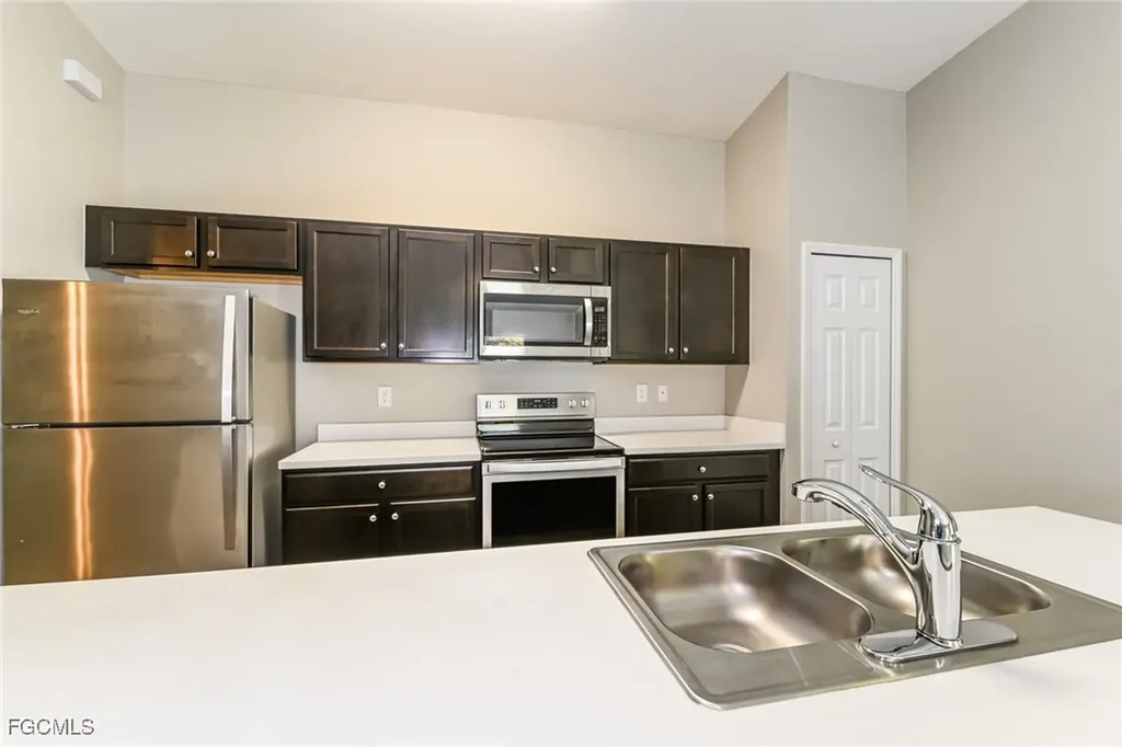 509 SW 7th Place Cape Coral FL 33991