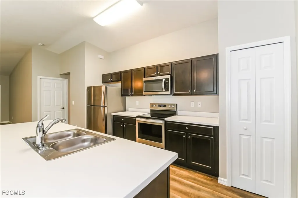 509 SW 7th Place Cape Coral FL 33991