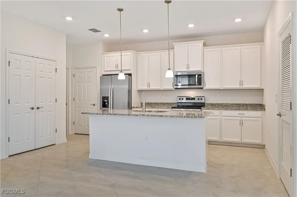 4466 Dutchess Park Road Fort Myers FL 33916