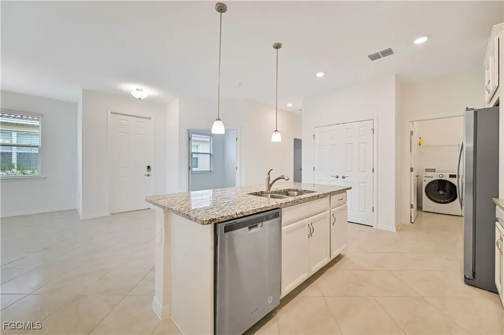 4466 Dutchess Park Road Fort Myers FL 33916