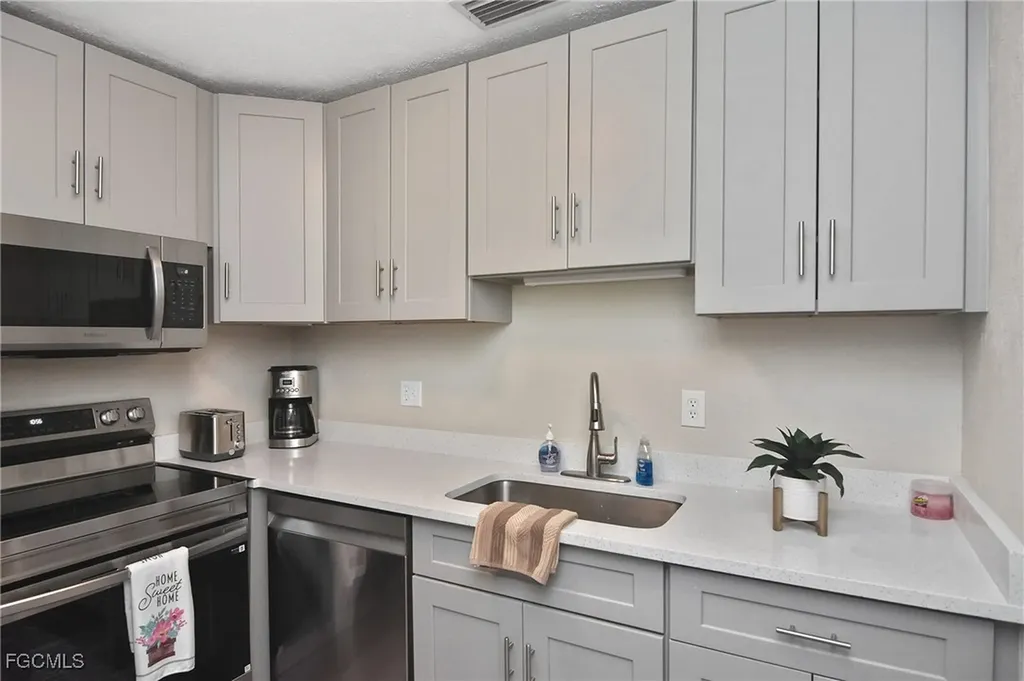 1411 Tropic Terrace North Fort Myers FL 33903