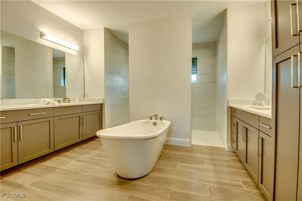 1732 SE 40th Terrace Cape Coral FL 33904
