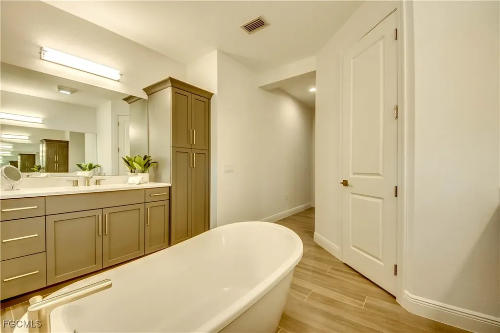 1732 SE 40th Terrace Cape Coral FL 33904