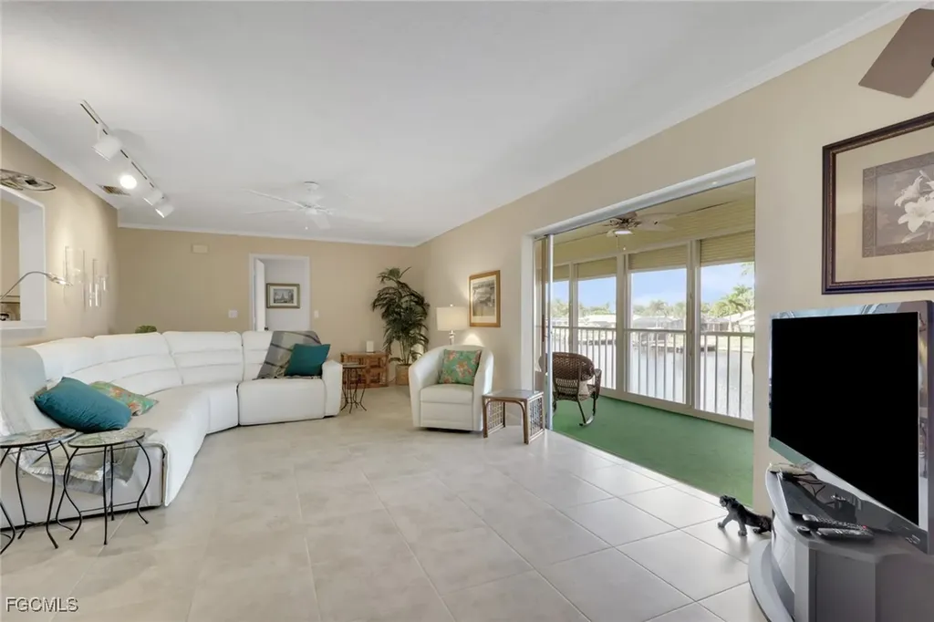 1705 Beach Parkway Cape Coral FL 33904