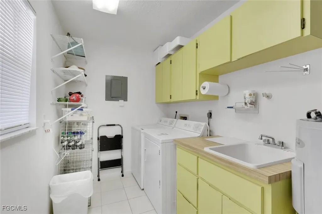 1705 Beach Parkway Cape Coral FL 33904