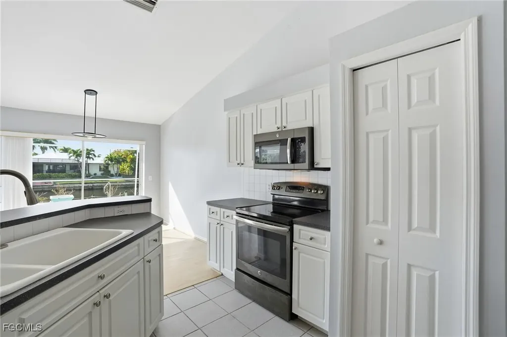2920 SW 39th Terrace Cape Coral FL 33914