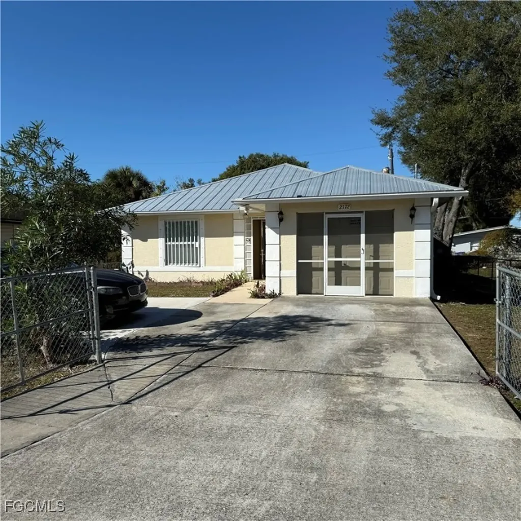2172 Simon Court Fort Myers FL 33916