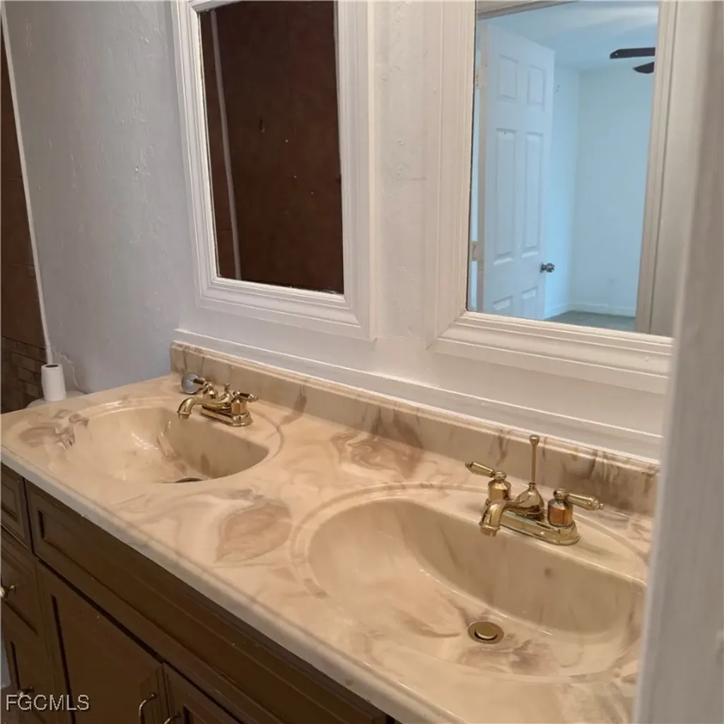 2172 Simon Court Fort Myers FL 33916