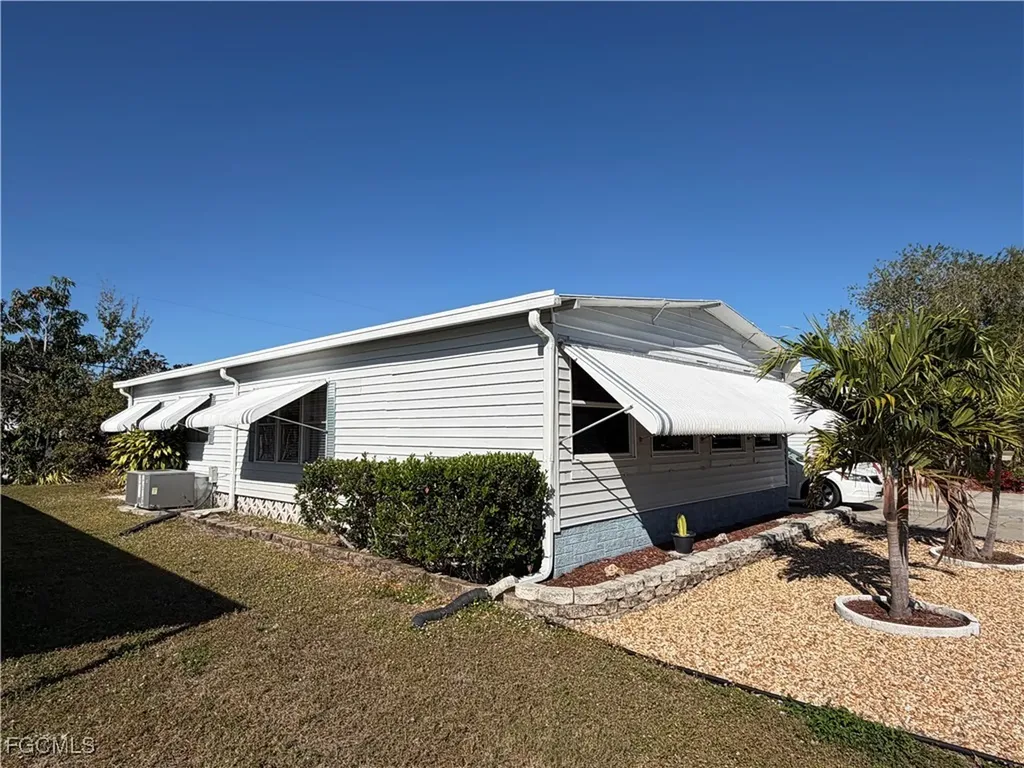 212 Cobblestone Lane North Fort Myers FL 33917