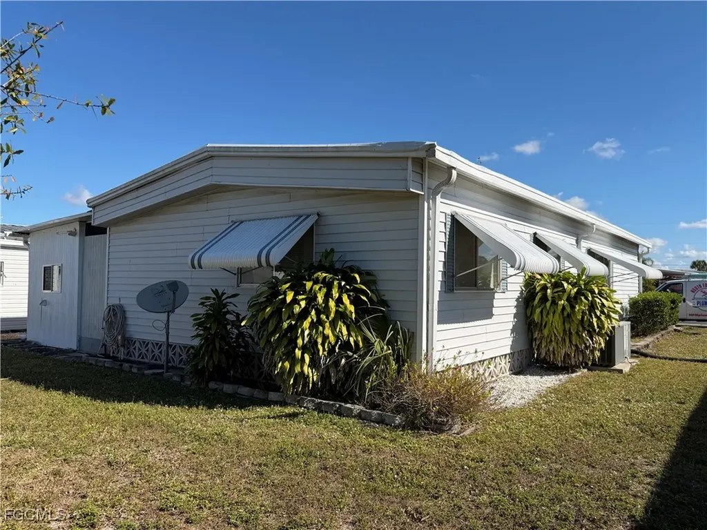 212 Cobblestone Lane North Fort Myers FL 33917