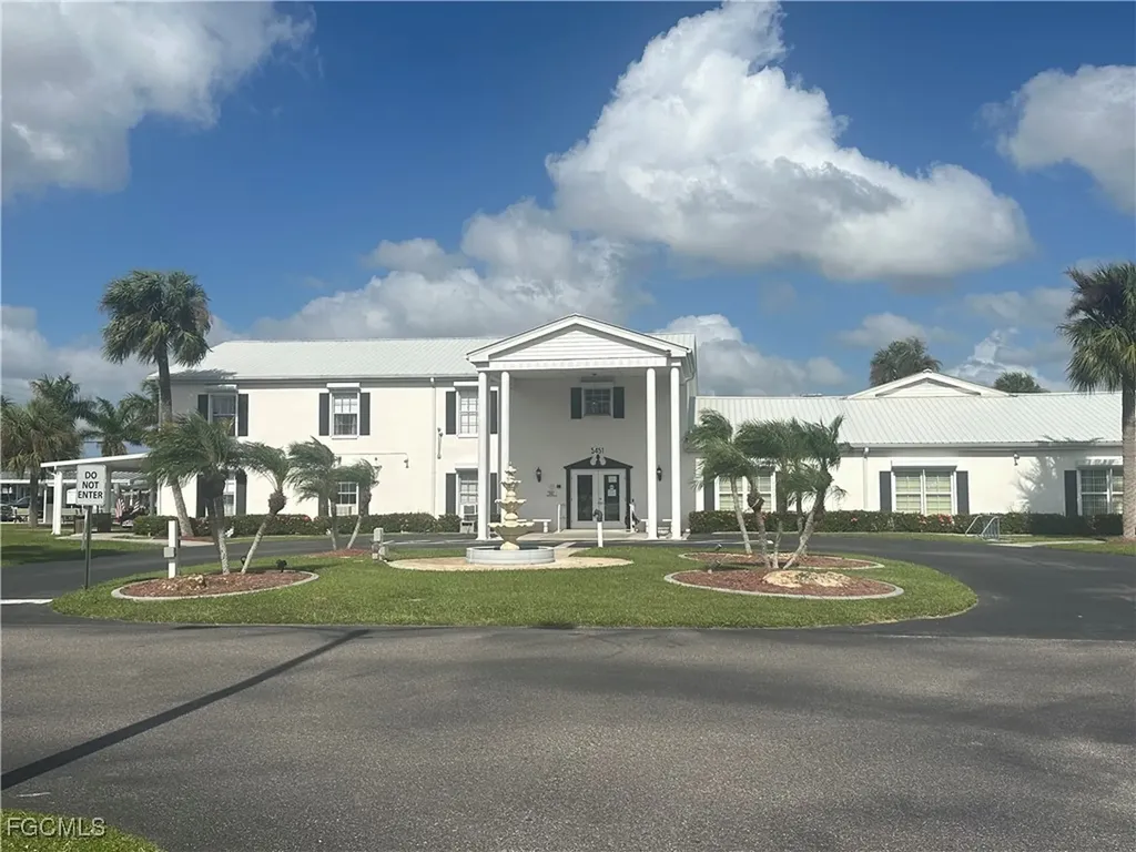 212 Cobblestone Lane North Fort Myers FL 33917