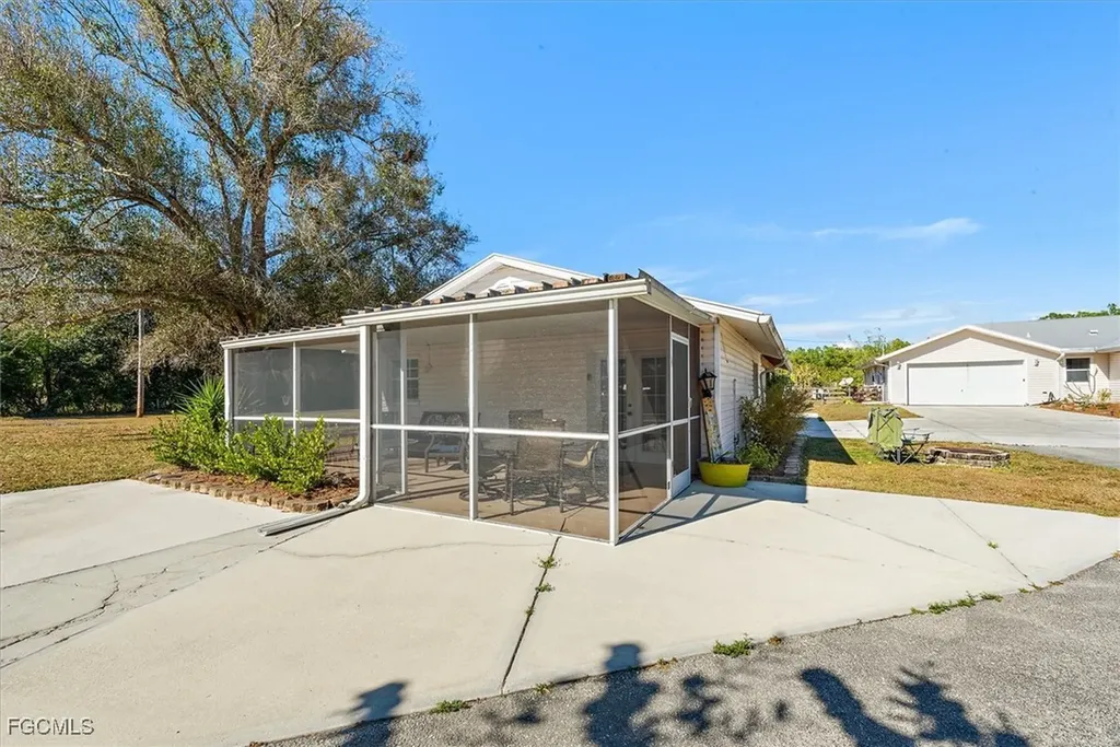 9851 Merle Drive North Fort Myers FL 33917