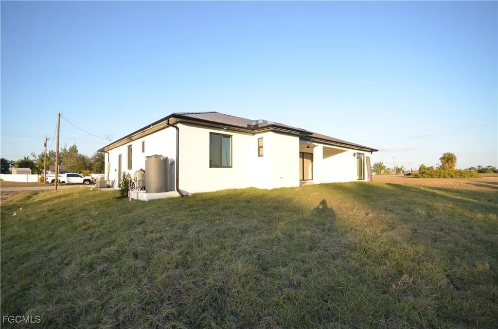 2416 Diplomat Parkway W Cape Coral FL 33993
