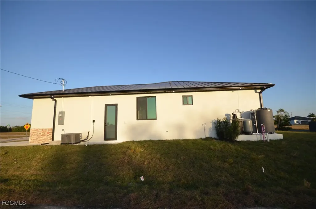 2416 Diplomat Parkway W Cape Coral FL 33993