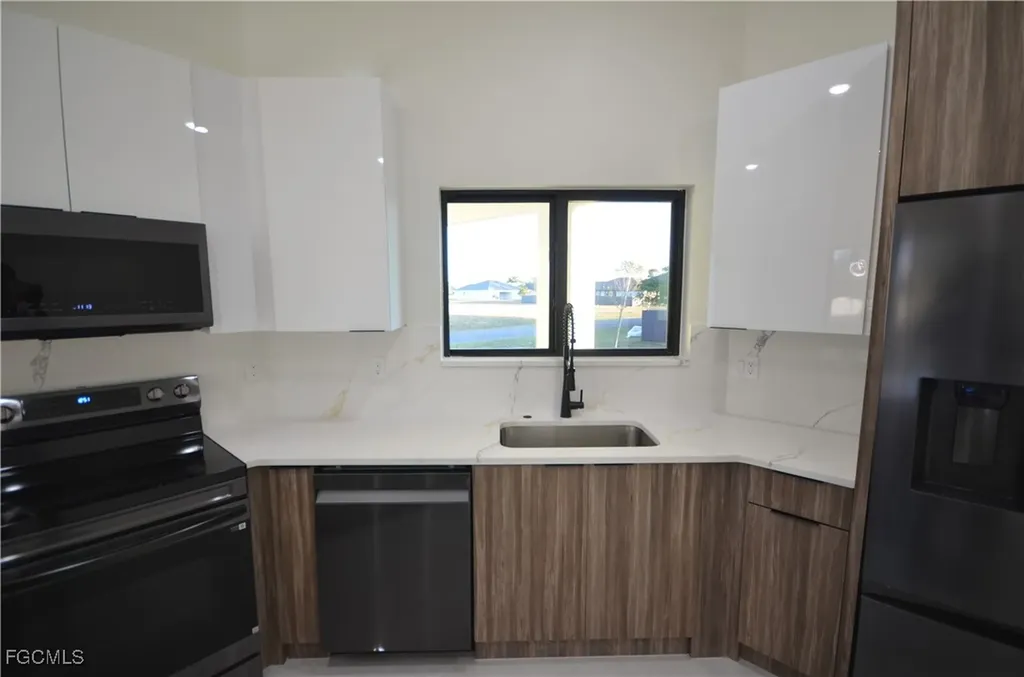 2416 Diplomat Parkway W Cape Coral FL 33993