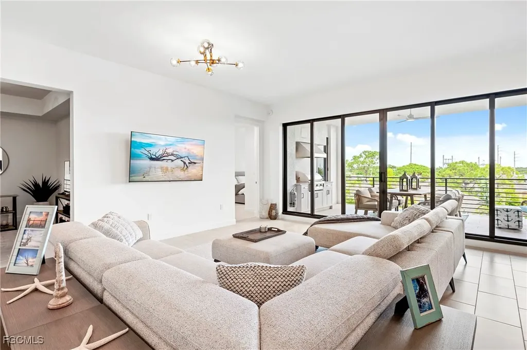 1125 Central Avenue Naples FL 34102