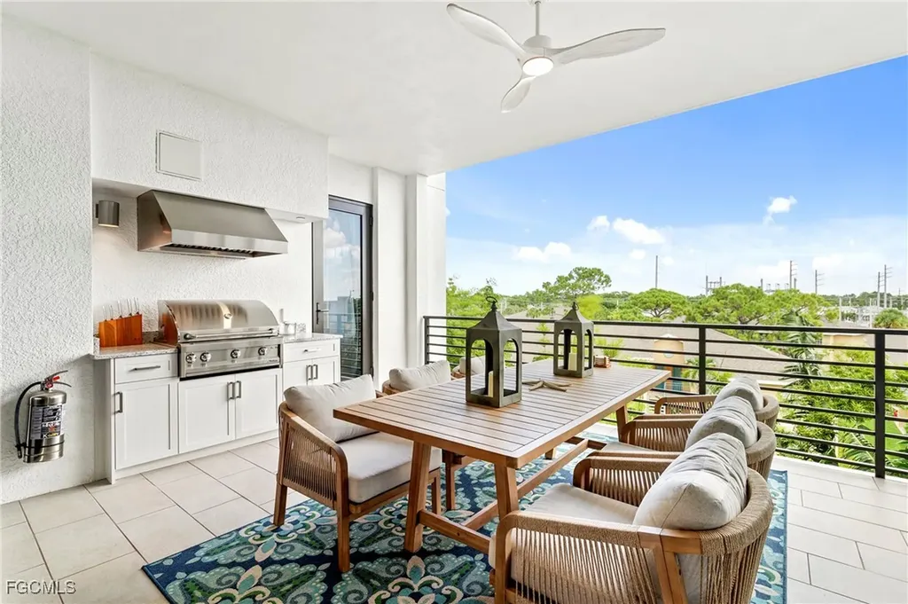 1125 Central Avenue Naples FL 34102