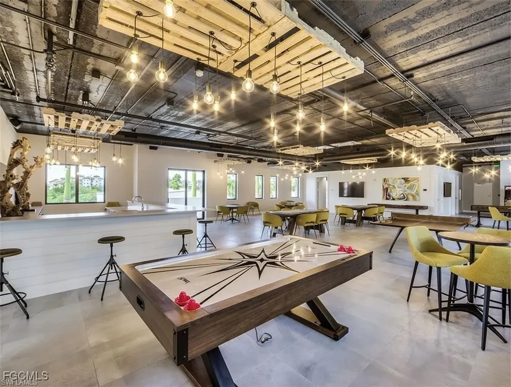1125 Central Avenue Naples FL 34102