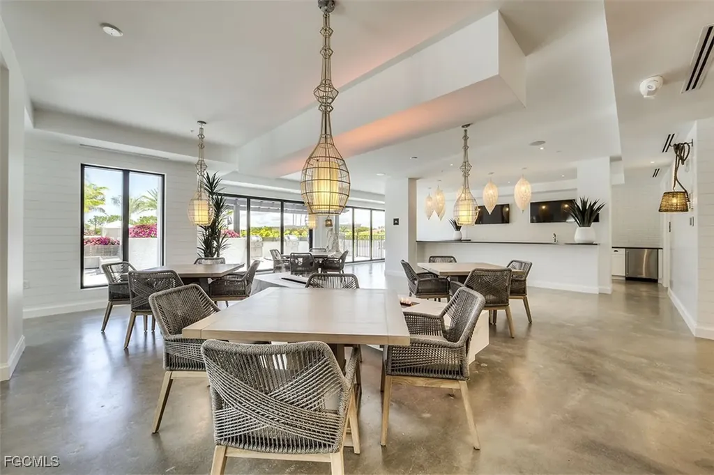 1125 Central Avenue Naples FL 34102