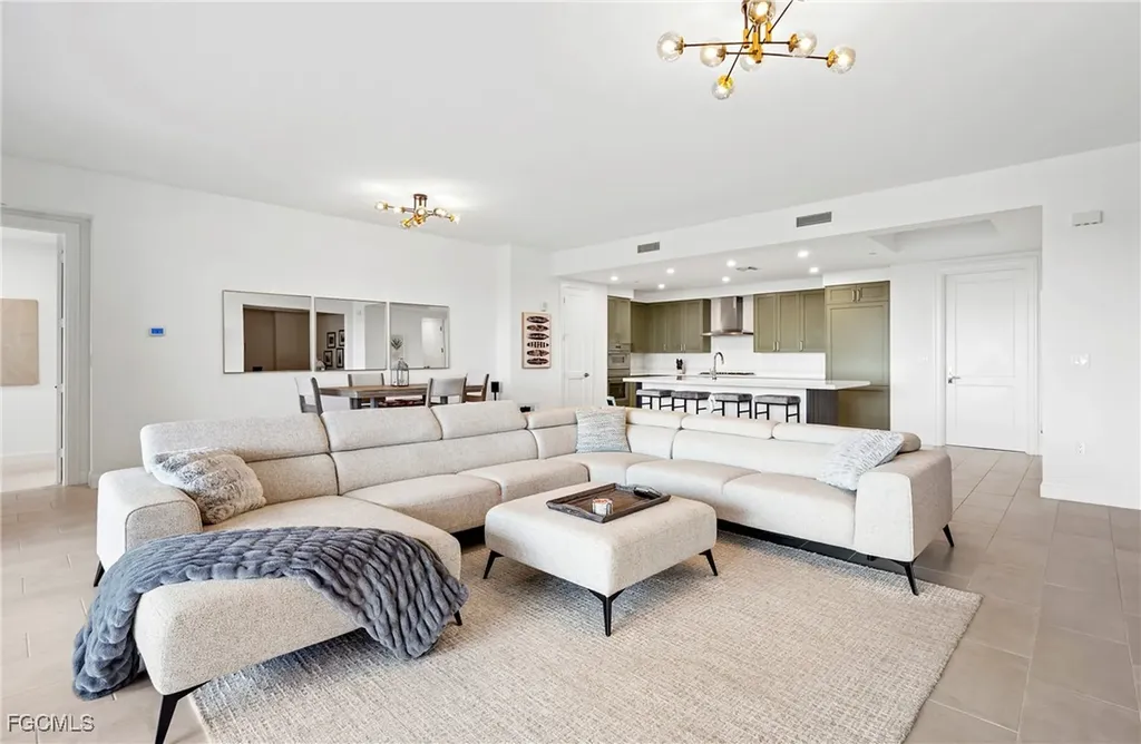 1125 Central Avenue Naples FL 34102